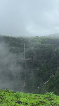 Ahupe Valley cloud movement in stunning 4K vertical during the monsoon.