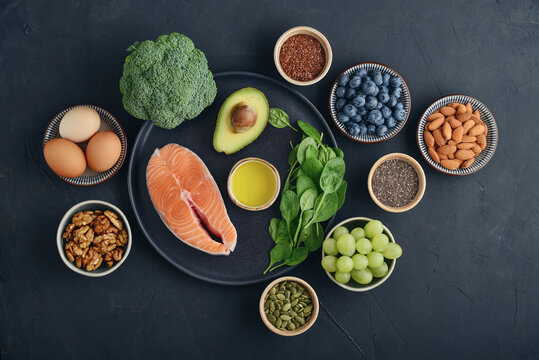 Nutrient rich foods with omega 3, antioxidants and vitamins supporting memory, focus and cognitive health.