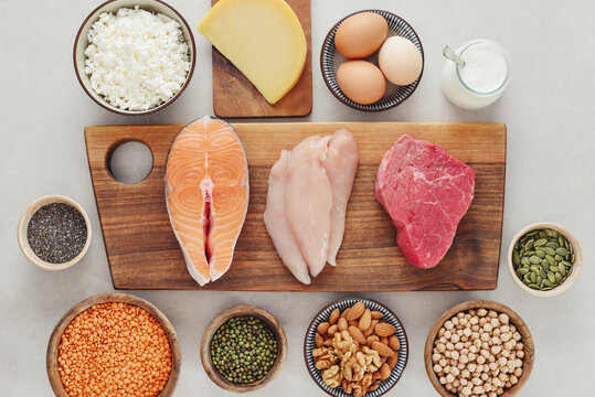 Healthy balanced nutrition with animal and plant based protein sources.