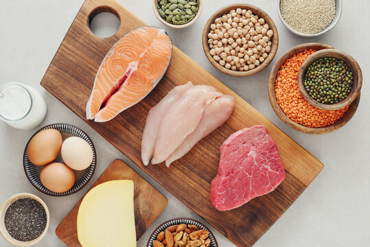 Healthy balanced nutrition with animal and plant based protein sources.