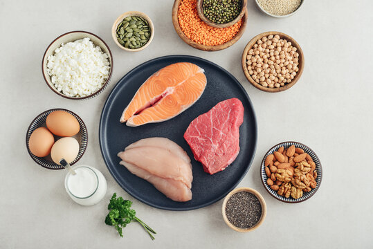Healthy balanced nutrition with animal and plant based protein sources.