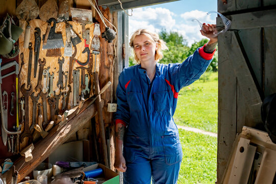 female carpenter