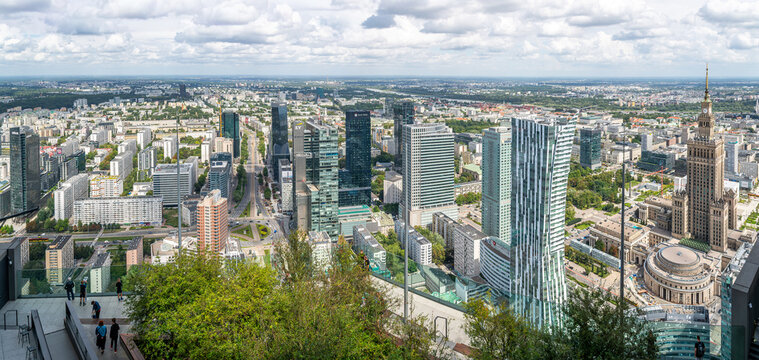Panorama centrum Warszawy z dachu wieżowca