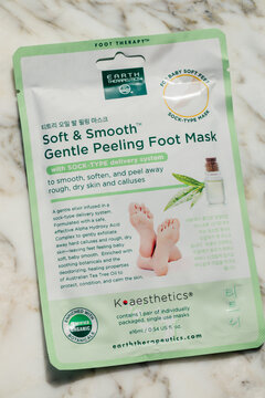Korean beauty brand Earth Therapeutics Gentle Peeling foot mask package