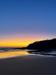 Obraz premium Early morning beach sunrise