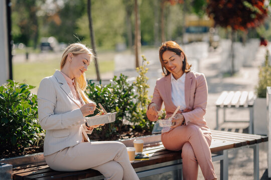Businesswomen enjoying lunch break outdoors in city