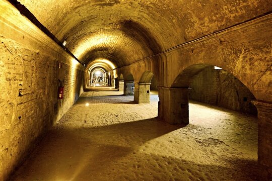 Cryptoportiques, Cryptoportiques du Forum, underground vaulted passage, Arles, southern France, France, UNESCO World Heritage Site