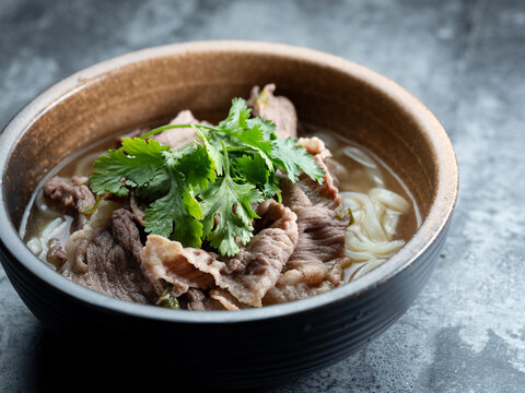 Vietnamese Beef Pho (Pho Bo)
