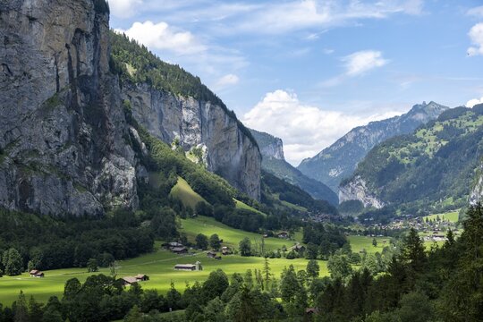 View of the picturesque Lauterbrunn Valley, mountain landscape, Lauterbrunnen, Bernese Oberland, Switzerland