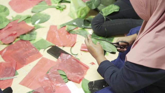 mothers make some handicraft on the handicraft class	