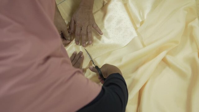 mothers make some handicraft on the handicraft class	