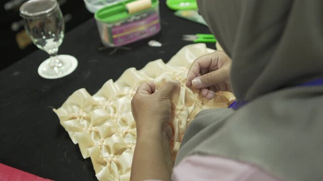 mothers make some handicraft on the handicraft class	