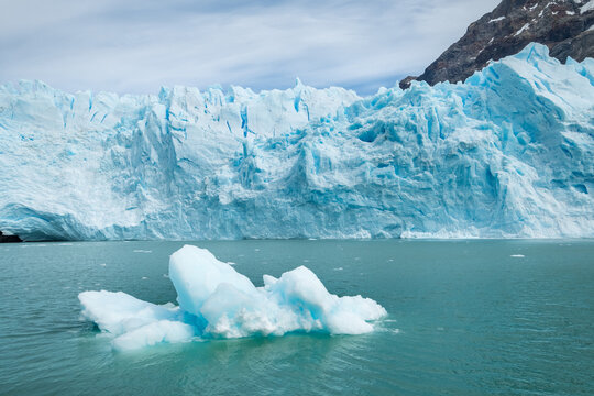 Perito Moreno Glacier and turquoise waters in Santa Cruz, Argentina
