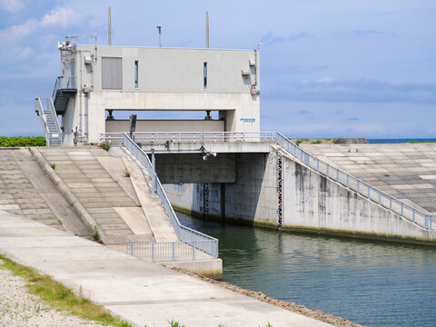 用水路の水門