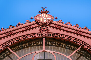 Obraz premium Mercat de Sant Antoni Iron Roof Structure, Barcelona, Ornate Metalwork, Coat of Arms, Historical Market