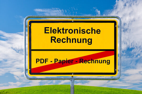 Ein Ortschild ist markiert f&uuml;r die Vergangenheit mit der Aufschrift PDF-Papier-Rechnung und der Zukunft mit der Aufschrift Elektronische Rechnung - FOTOMONTAGE