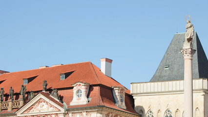 Obraz premium Baroque Architecture and Religious Monument in Prague Under Clear Blue Sky