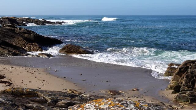 Plage rocheuse en Bretagne &agrave; Quiberon
