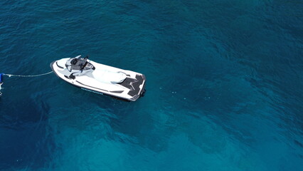 Naklejka premium Top view of a jet ski on crystal clear Adriatic Sea, Croatia