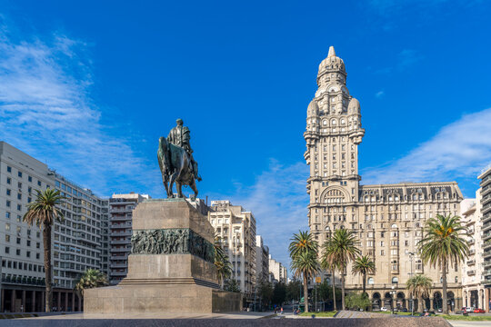 Plaza Independencia Montevideo Palacio Salvo Artigas Mausoleum