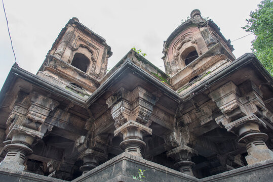 Sangam Mahuli, Sri Kashi Vishweshwar Temple, Dakshin Kashi, Maratha and Hemadpanthi architecture, Set at the confluence of the Krishna and Venna rivers, Satara, Maharashtra, India.