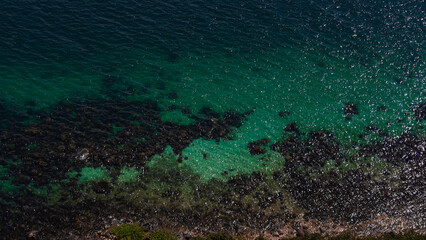 Clear water of the sea in the bay © Юрий Крылов