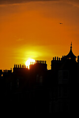 Naklejka premium Orange Sunset Behind Historic Brighton Rooftops