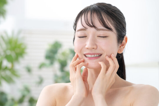 美容　スキンケア　女性