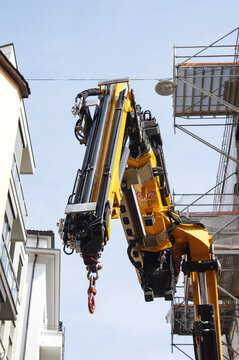 autogru in un cantiere