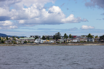 Obraz premium Waterfront Homes and Coastal Skyline in Sidney on Vancouver Island, BC, Canada With Dramatic Clouds