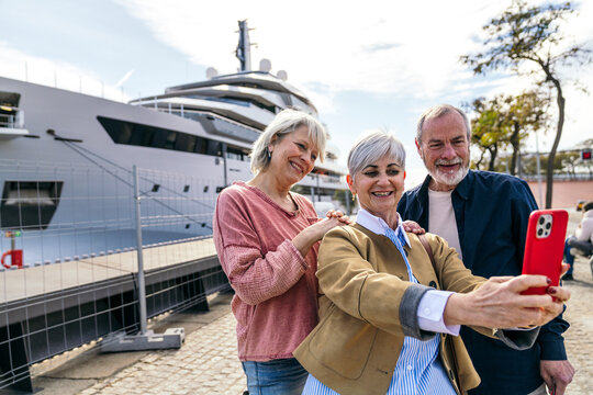 Seniors capturing memorable moments on vacation