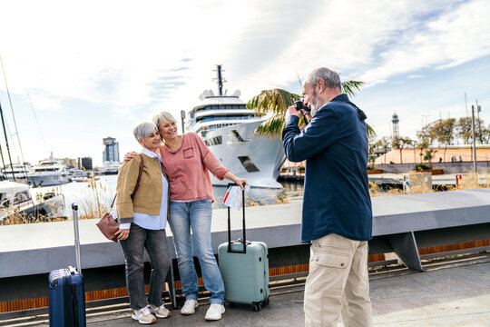 Seniors enjoying a memorable travel experience
