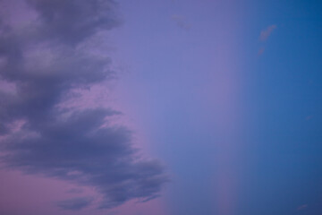 Obraz premium Purple and Blue Sky with Clouds