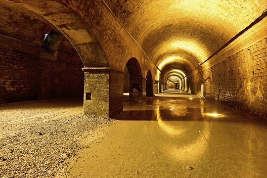 Cryptoportiques, Cryptoportiques du Forum, underground vaulted passage, Arles, southern France, France, UNESCO World Heritage Site
