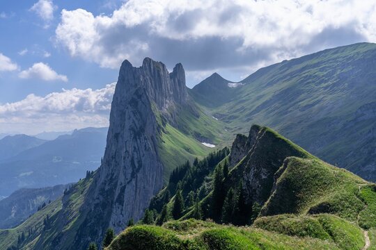 Saxerl&uuml;cke im Alpstein mit Blick auf die Kreuzberge &ndash; Wandern in Appenzell, Schweiz