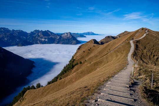 Wanderung vom Klingenstock zum Fronalpstock im Herbst &ndash; Gratwanderung &uuml;ber dem Nebel, Stoos
