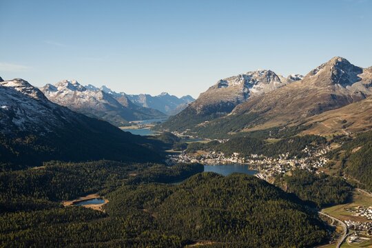Herbstlicher Blick auf St. Moritz von Muottas Muragl &ndash; Engadiner Seen in warmen Farben, Graub&uuml;nden