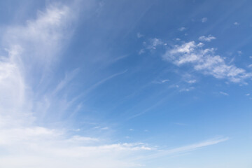 Obraz premium White clouds and blue sky
