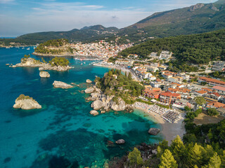 Obraz premium Aerial view of the Kioneri Beach with Umbrellas and Sunbeds, Parga, Greece