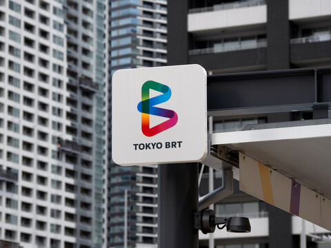 東京BRTのロゴサインプレート。2026年6月、東京都中央区にて撮影。