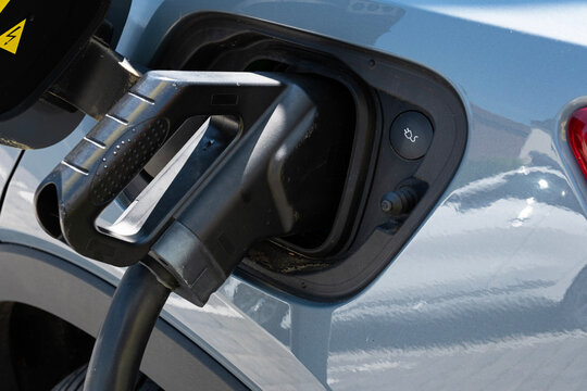 Charging cable in an electric car