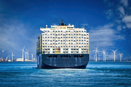 Containerschiff und Windkraft