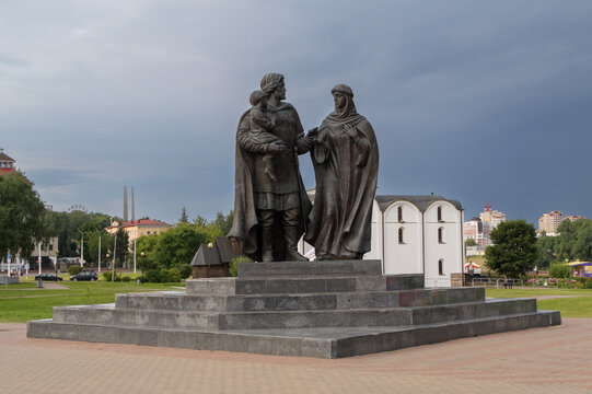 July 17, 2026, Belarus, Vitebsk. Monument to Prince Alexander and his wife