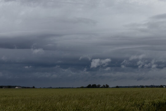 Arcus multicouches &agrave; l'avant de l'orage