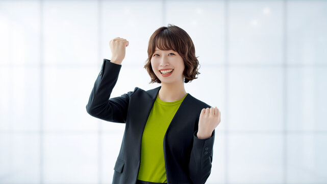 ガッツポーズをする女性・ビジネスウーマン, Businesswoman Making a Victory Pose