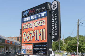Obraz premium road side pylon sign at Kingston Rd and Markham Rd, Scarborough, Toronto (Billy's Wing Co, Pizza Pizza, 7th Heaven Cannabis)