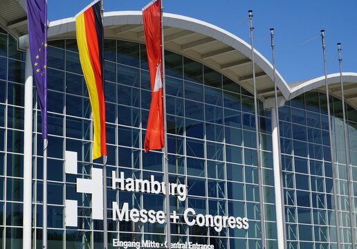 Hamburg Messe und Congress: Central entrance of the Congress Center Hamburg, Germany
