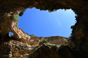 Höhle bei Carvoeiro an der Algarve © Fotolyse