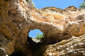 Höhle bei Carvoeiro an der Algarve © Fotolyse