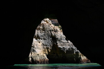 Höhle bei Carvoeiro an der Algarve © Fotolyse